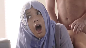 hd handyman teaches hijab teen how to keep a husband best